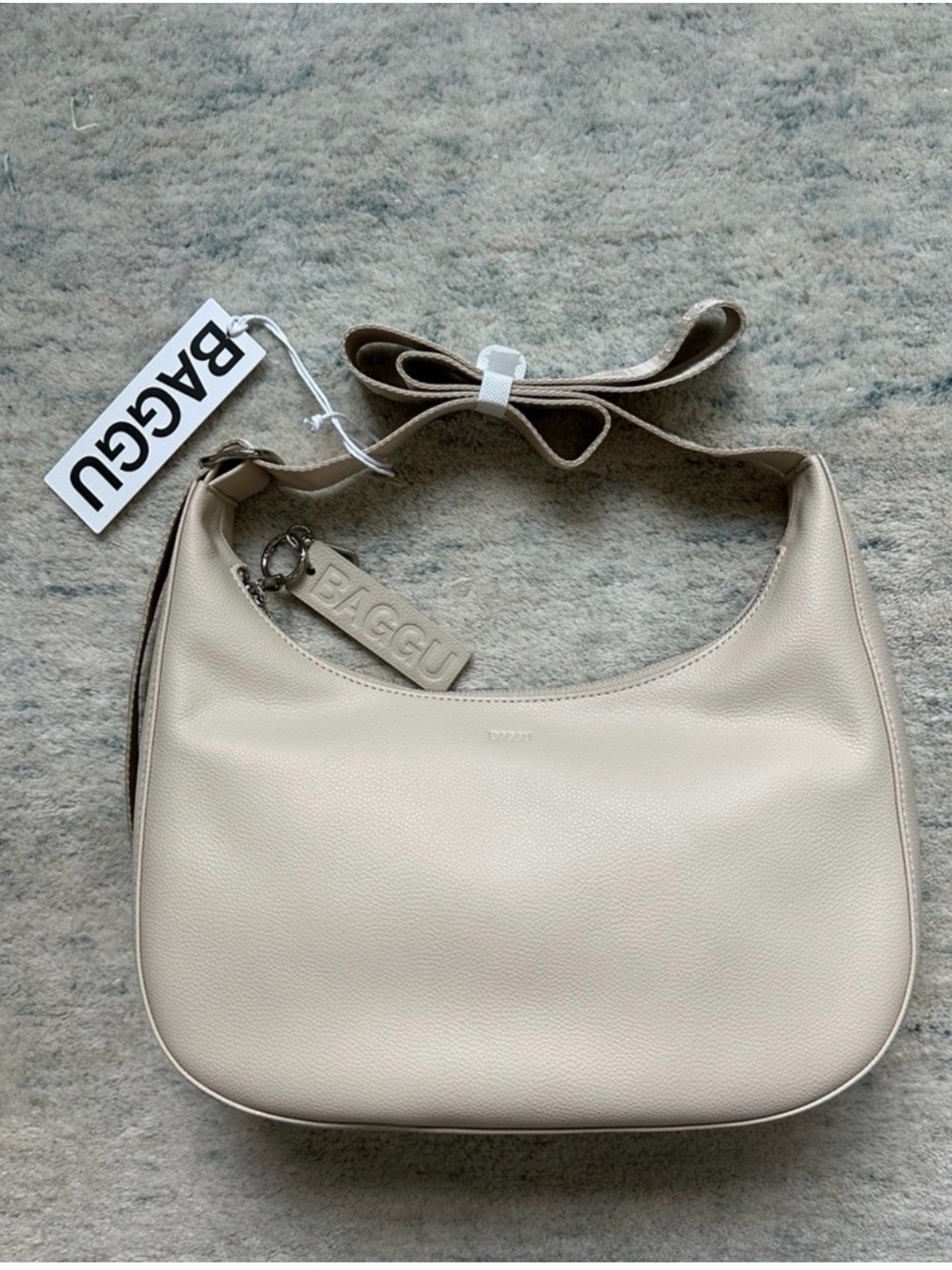 BAGGU Crescent Leather Shoulder Bag- Size Medium